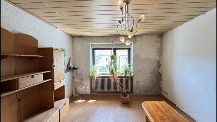 Sanierungsbedürftiges Einfamilienhaus in ruhiger Lage von Beckingen - Erbringen