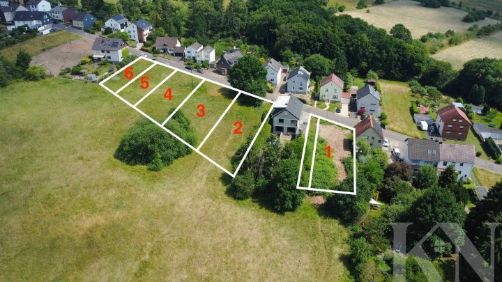 Idyllisch, eben & sofort bebaubar – Traumhaftes ca. 838 m² Grundstück am Feldrand in Riegelsberg