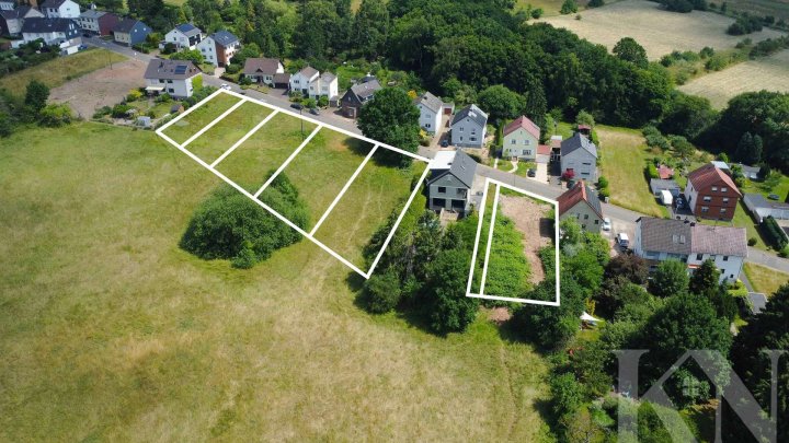 Idyllisch, eben & sofort bebaubar – Traumhaftes ca. 838 m² Grundstück am Feldrand in Riegelsberg