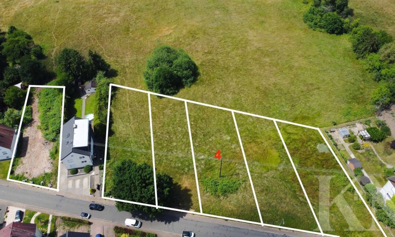 Idyllisch, eben & sofort bebaubar – Traumhaftes ca. 838 m² Grundstück am Feldrand in Riegelsberg