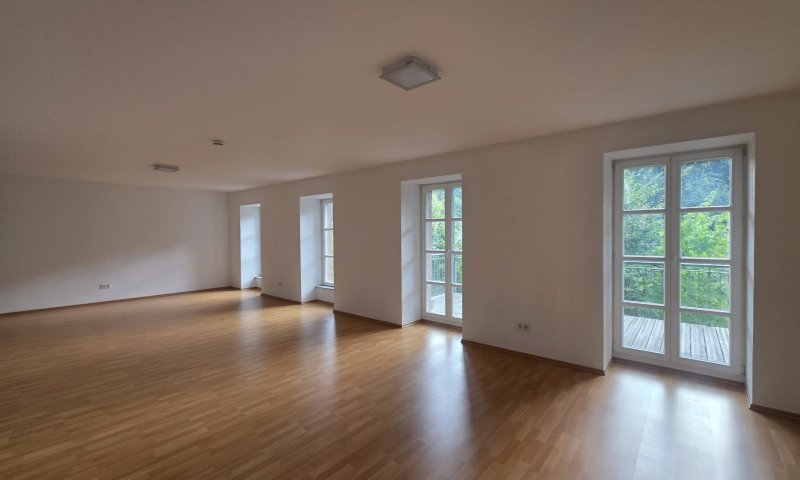 Große 4 ZKB in Quierschied Waldrandlage zu vermieten