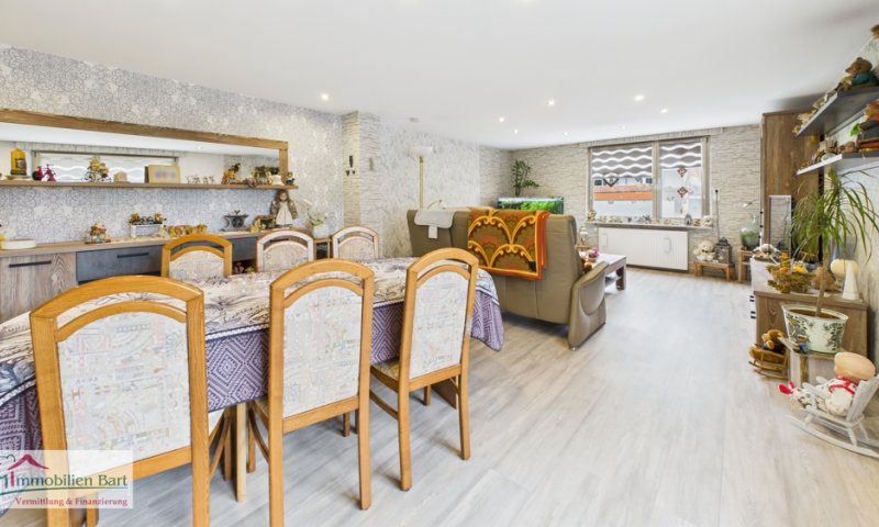 GRENZNÄHE: FREISTND. WOHNHAUS / 200 M² WFL. / GARTEN + GARAGE IN TOP WOHNLAGE