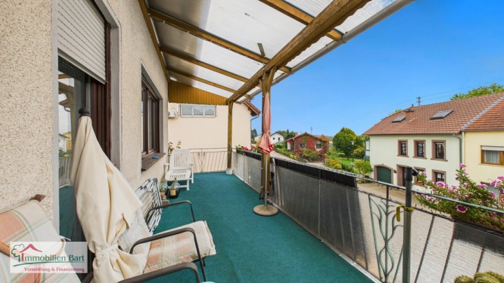 GRENZNÄHE: FREISTND. WOHNHAUS / 200 M² WFL. / GARTEN + GARAGE IN TOP WOHNLAGE