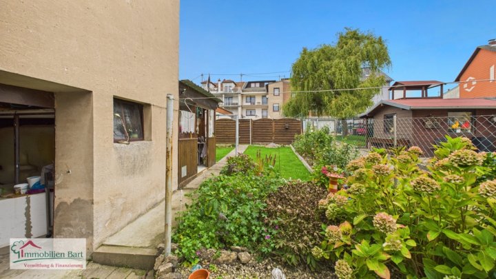 GRENZNÄHE: FREISTND. WOHNHAUS / 200 M² WFL. / GARTEN + GARAGE IN TOP WOHNLAGE