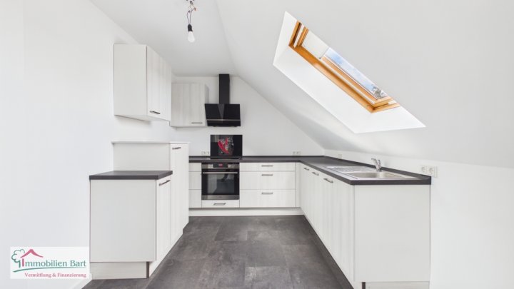 GRENZNÄHE: WOHNHAUS MIT MIETWOHNUNG / GARAGEN UND GARTEN IN TOP WOHNLAGE!