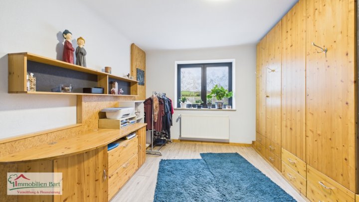 METTLACH-NOHN: WOHNHAUS MIT 2 WOHNUNGEN / GARAGE / GARTEN IN RUHIGER WOHNLAGE!