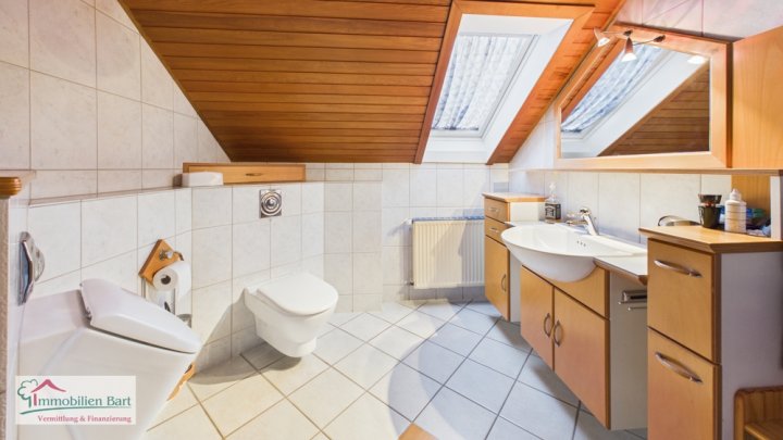 METTLACH-NOHN: WOHNHAUS MIT 2 WOHNUNGEN / GARAGE / GARTEN IN RUHIGER WOHNLAGE!