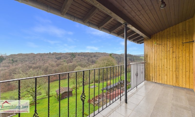 METTLACH-NOHN: WOHNHAUS MIT 2 WOHNUNGEN / GARAGE / GARTEN IN RUHIGER WOHNLAGE!