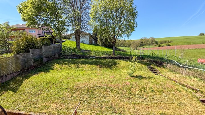 FAMILIENGLÜCK - Freistehendes Einfamilienhaus mit großem Garten und Garage in 66971 Wallhalben