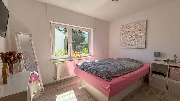 FAMILIENGLÜCK - Freistehendes Einfamilienhaus mit großem Garten und Garage in 66971 Wallhalben