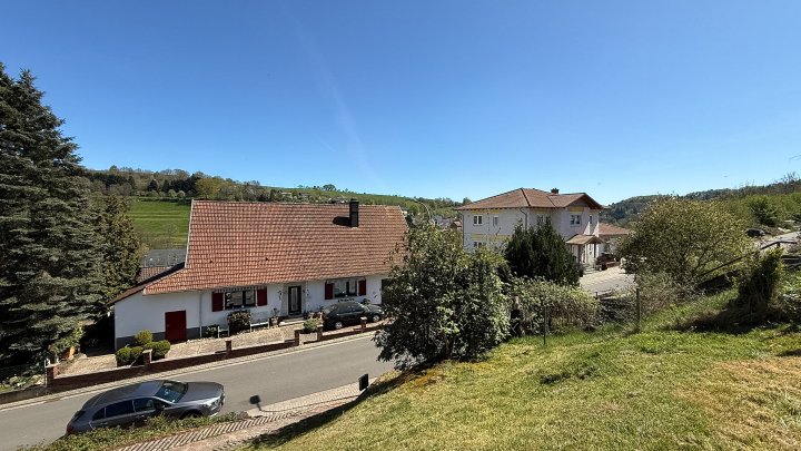 FAMILIENGLÜCK - Freistehendes Einfamilienhaus mit großem Garten und Garage in 66971 Wallhalben