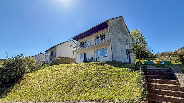 FAMILIENGLÜCK - Freistehendes Einfamilienhaus mit großem Garten und Garage in 66971 Wallhalben