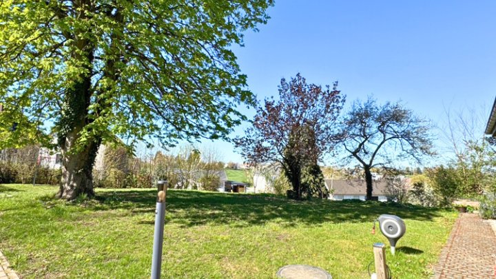 Freistehendes saniertes Familienparadies, mit Bauplatz in toller Lage von Riegelsberg