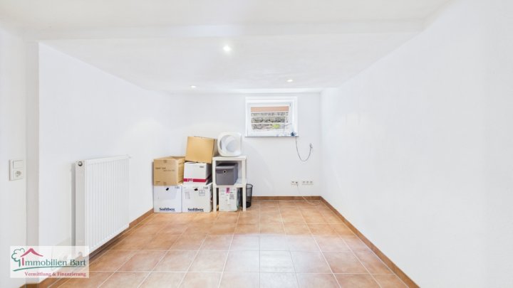 WADERN: WOHNHAUS MIT POOL UND WALDGRUNDSTÜCK IN TOP LAGE!