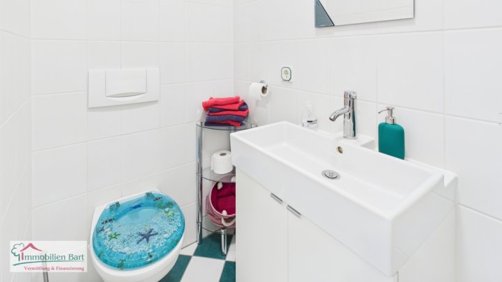 WADERN: WOHNHAUS MIT POOL UND WALDGRUNDSTÜCK IN TOP LAGE!