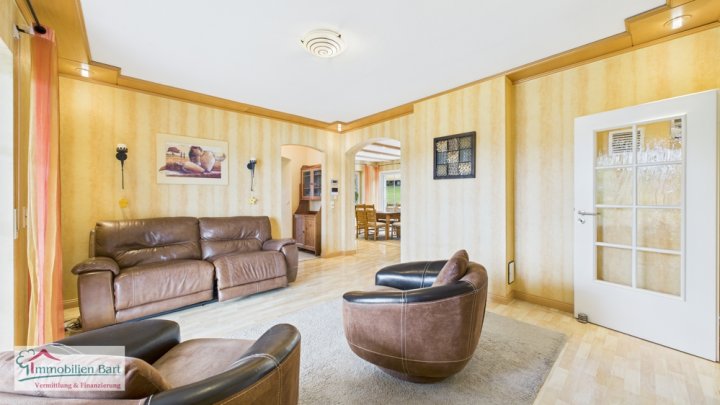 WADERN: WOHNHAUS MIT POOL UND WALDGRUNDSTÜCK IN TOP LAGE!