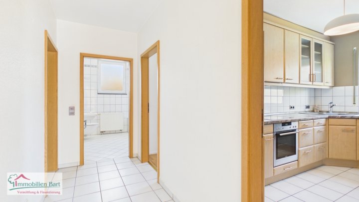 GRENZE L-REMICH:

GEPFLEGTE WOHNUNG MIT 2 GARAGEN