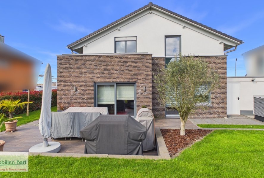 Rasen- und Terrassenfläche