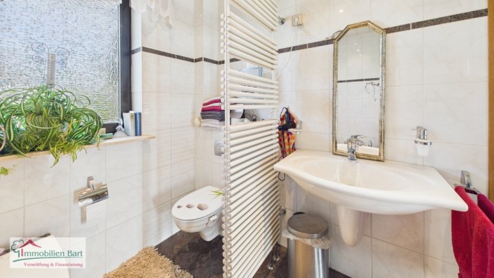 GRENZE LUXEMBURG: 4 GARAGEN/2 WOHNEINHEITEN/ PV ANLAGE/TOP WOHNLAGE IN ORSCHOLZ