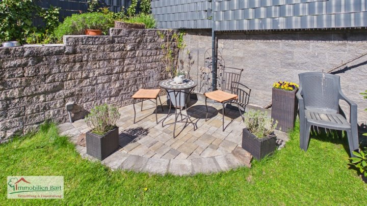 TRIER-OLEWIG: EINFAMILIENHAUS MIT GARTEN UND GARAGE