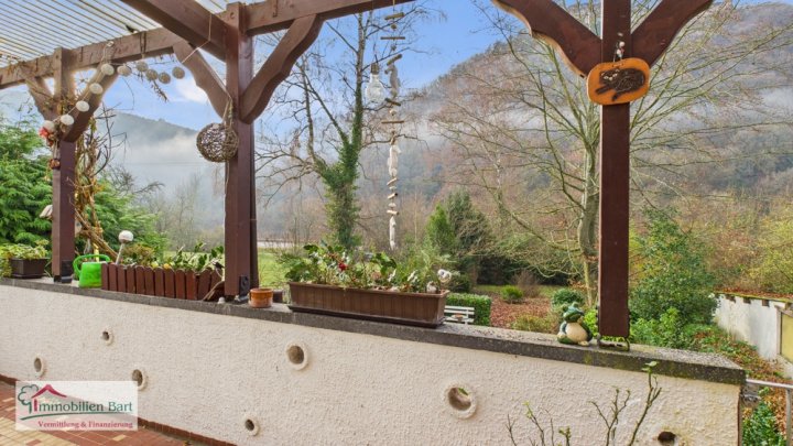 SAARBURG(SERRIG): WOHNHAUS MIT 2 WOHNUNGEN