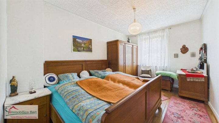 GRENZE L-SCHENGEN: GEPFLEGTES WOHNHAUS MIT GARTEN UND GARAGE