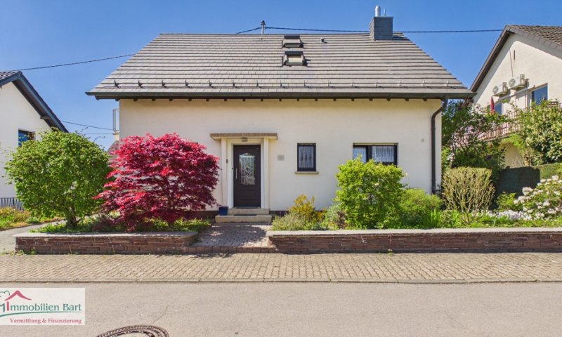 MERZIG-HILBRINGEN: CHARMANTES WOHNHAUS / PV-ANLAGE / GARTEN / GARAGE / TOP LAGE!