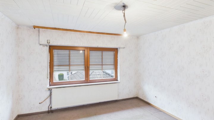 Einfamilienhaus mit Sanierungsbedarf in 1A Lage von Eppelborn zu verkaufen.