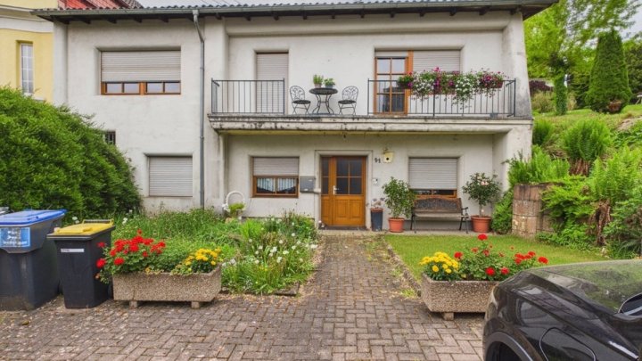 8 Zimmer mit großem Grundstück in begehrter Lage zu verkaufen