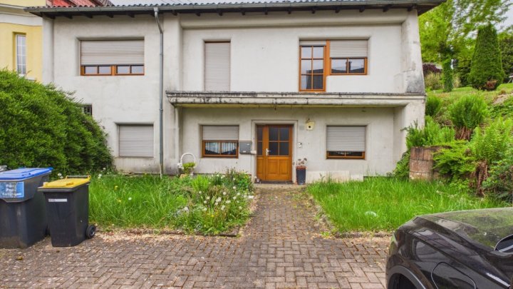 8 Zimmer mit großem Grundstück in begehrter Lage zu verkaufen