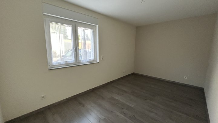 LOSHEIM AM SEE: SOFORT VERFÜGBAR IN RUHIGER WOHNLAGE!!! NEUWERTIGE 97 M² EG WOHNUNG, 2 SZ