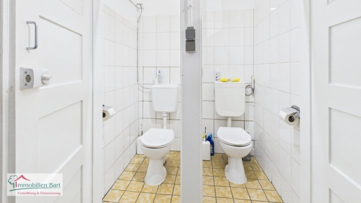 GELEGENHEIT! WOHNUNG ZUR SELBSTNUTZUNG + ATTRAKTIVE MIETEINNAHMEN AUS GEWERBEVERMIETUNG