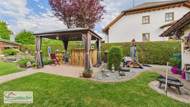PROVISIONSFREI! GEPFLEGTES WOHNHAUS MIT TOLLEM GARTEN!