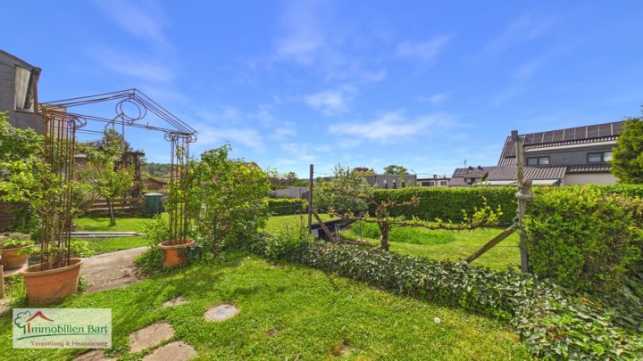 GRENZE L-SCHENGEN: EHEM. BAUERNHAUS MIT FLAIR/GR. GARAGE U. SCHEUNE/5 SCHLAFZ./ GARTEN NACH WESTEN