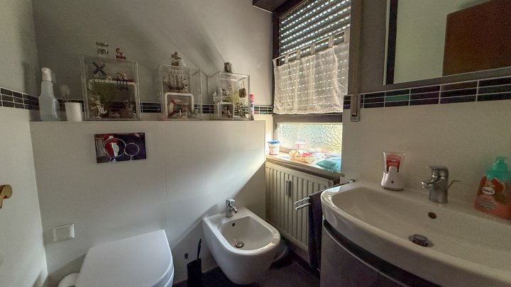 GROßZÜGIG - Einfamilienhaus mit Einliegerwohnung, Indoorpool und großzügigem Garten