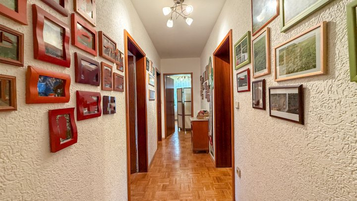 GROßZÜGIG - Einfamilienhaus mit Einliegerwohnung, Indoorpool und großzügigem Garten
