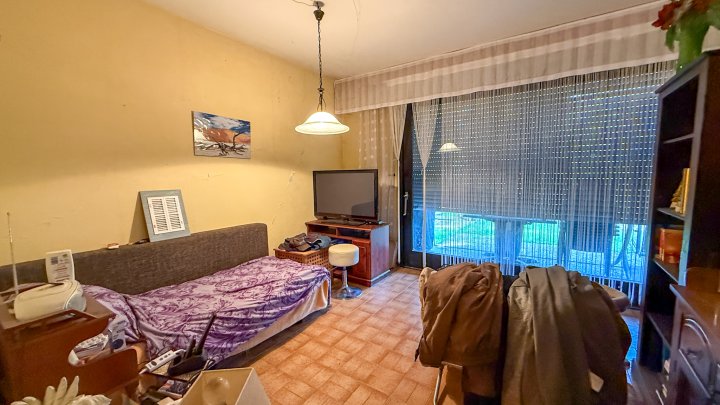 GROßZÜGIG - Einfamilienhaus mit Einliegerwohnung, Indoorpool und großzügigem Garten
