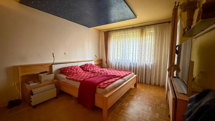 GROßZÜGIG - Einfamilienhaus mit Einliegerwohnung, Indoorpool und großzügigem Garten