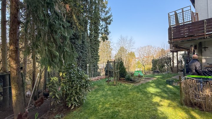 GROßZÜGIG - Einfamilienhaus mit Einliegerwohnung, Indoorpool und großzügigem Garten