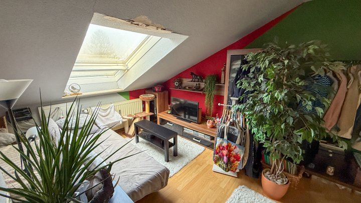 GROßZÜGIG - Einfamilienhaus mit Einliegerwohnung, Indoorpool und großzügigem Garten