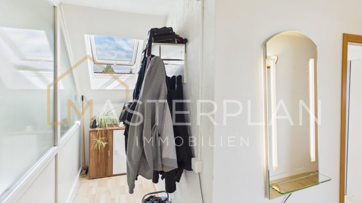 3 ZKB Dachgeschosswohnung mit Einbauküche