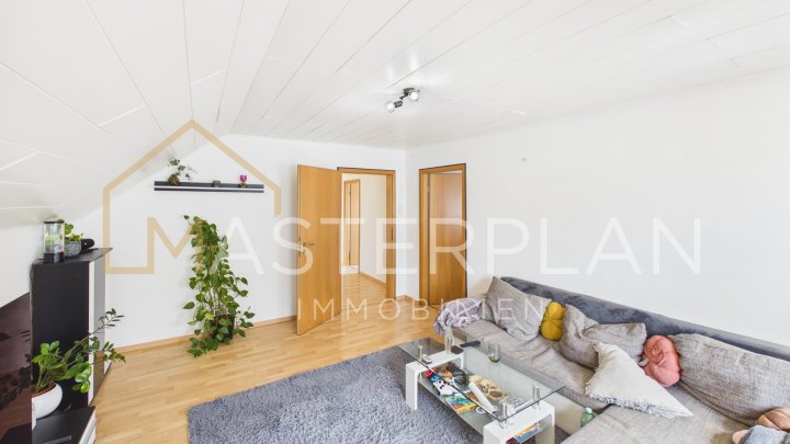 3 ZKB Dachgeschosswohnung mit Einbauküche