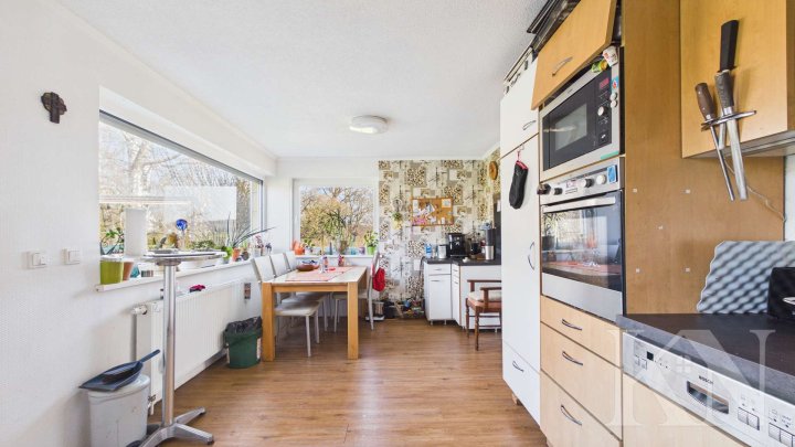 Großzügige Doppelhaushälfte mit ca. 166 m² Wohnfläche und vielseitigem Nutzungspotenzial
