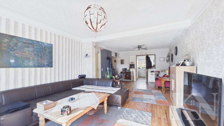 Großzügige Doppelhaushälfte mit ca. 166 m² Wohnfläche und vielseitigem Nutzungspotenzial