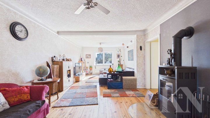 Großzügige Doppelhaushälfte mit ca. 166 m² Wohnfläche und vielseitigem Nutzungspotenzial