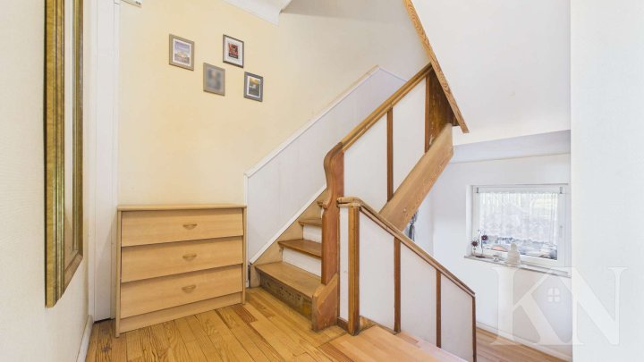 Großzügige Doppelhaushälfte mit ca. 166 m² Wohnfläche und vielseitigem Nutzungspotenzial