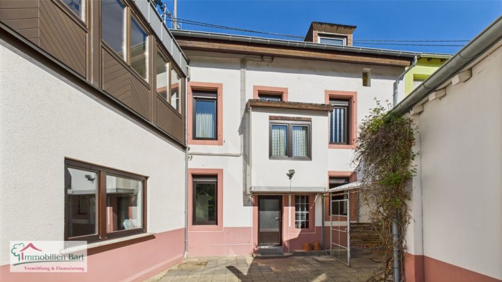 MERZIG: GUTER ZUSTAND! WOHN/- UND GESCHÄFTSHAUS MIT 430 M² WOHN-/ NUTZFLÄCHE