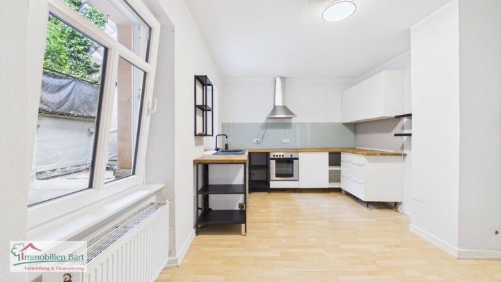 GELEGENHEIT! WOHNUNG ZUR SELBSTNUTZUNG + ATTRAKTIVE MIETEINNAHMEN AUS GEWERBEVERMIETUNG