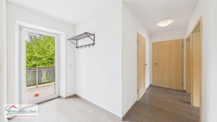SOFORT VERFÜGBAR:

90 M2 WOHNUNG / 2 KFZ-STELLPLÄTZE UND BALKON!