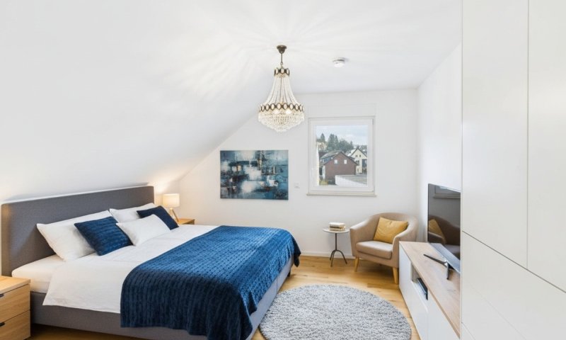 2 Zimmer mit Fußbodenheizung, Stellplatz mit Wallbox, 2 Zimmer mit neuer Einbauküche. Energiewert A+